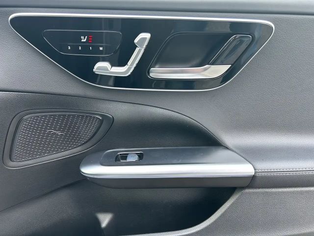 Mercedes-Benz C 200 AMG Line Sedan