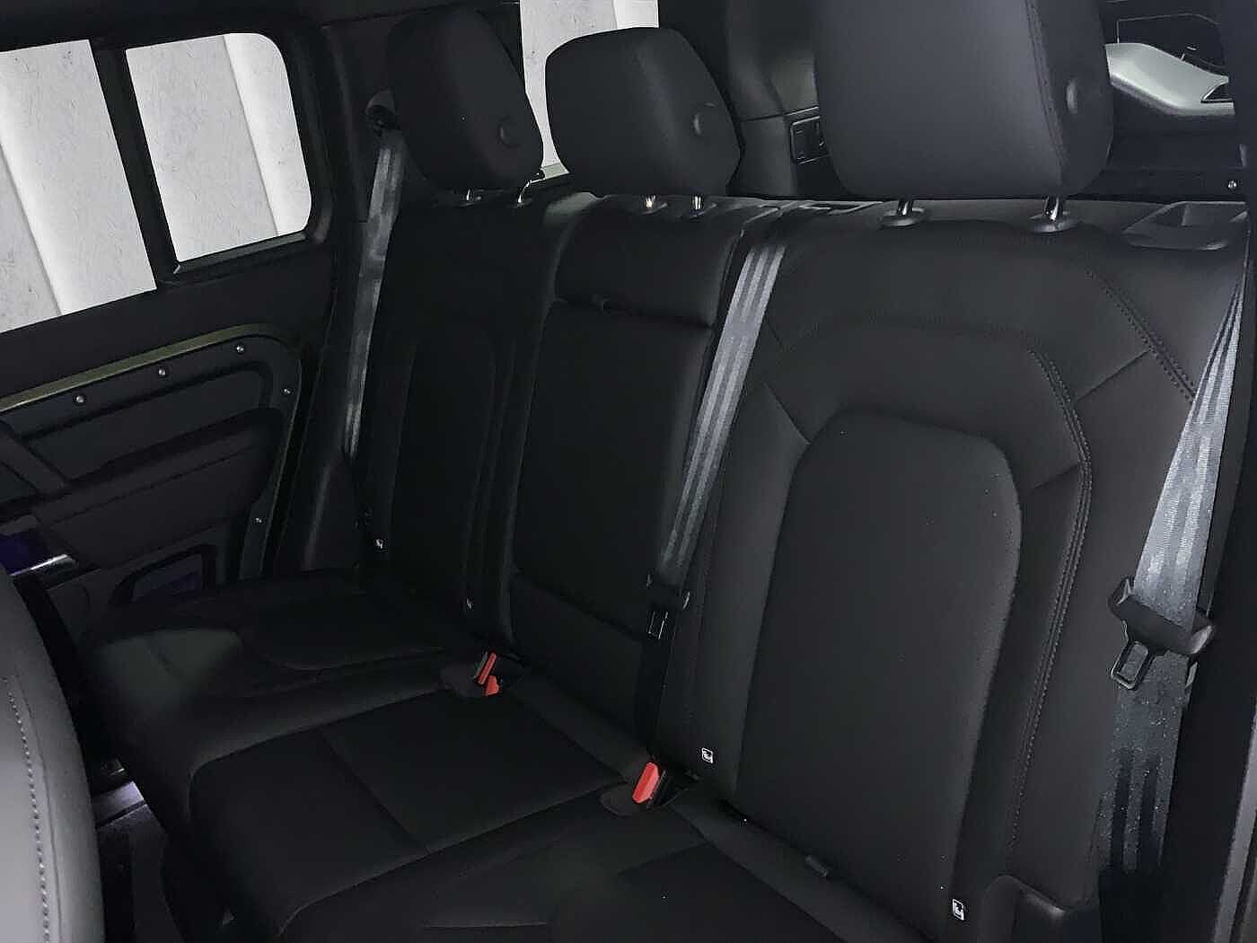 Land Rover Defender 110 Dynamic SE