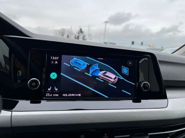 Volkswagen Golf Life Variant