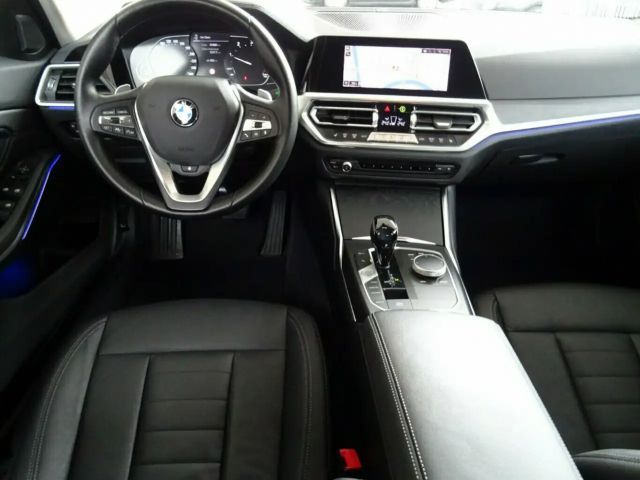 BMW 320 320d Luxury Line Sedan xDrive