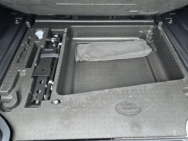 Land Rover Defender 110 D300 Dynamic HSE