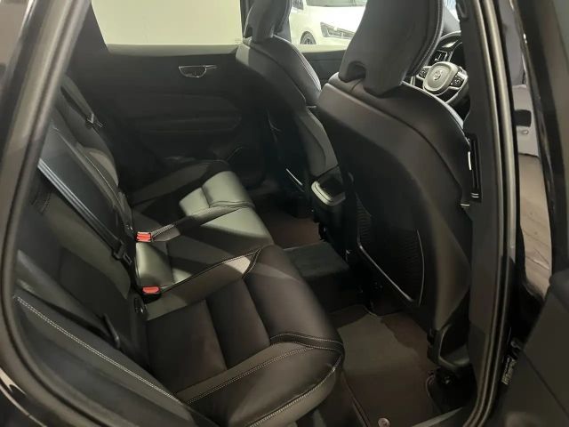 Volvo XC60 AWD Dark Plus