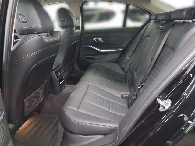 BMW 320 320d Luxury Line Sedan xDrive