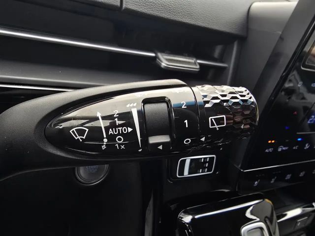 Hyundai Staria Signature