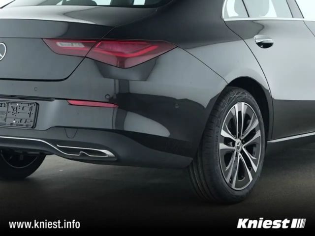 Mercedes-Benz CLA 200 Progressive Sedan