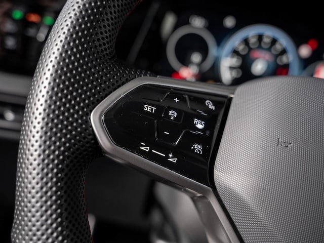 Volkswagen Golf 2.0 TSI Golf VIII