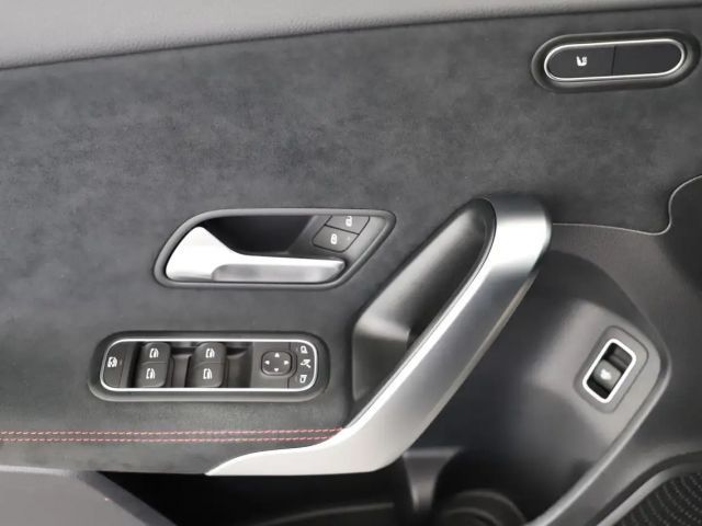 Mercedes-Benz A 250 4MATIC AMG Line