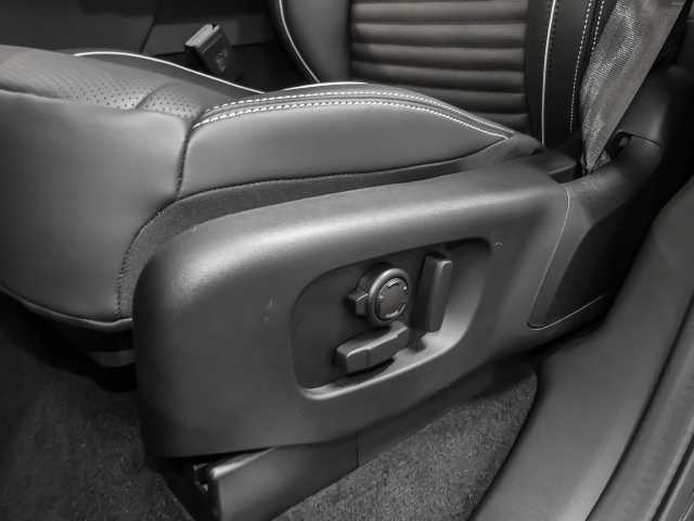 Land Rover Discovery D300 Dynamic HSE