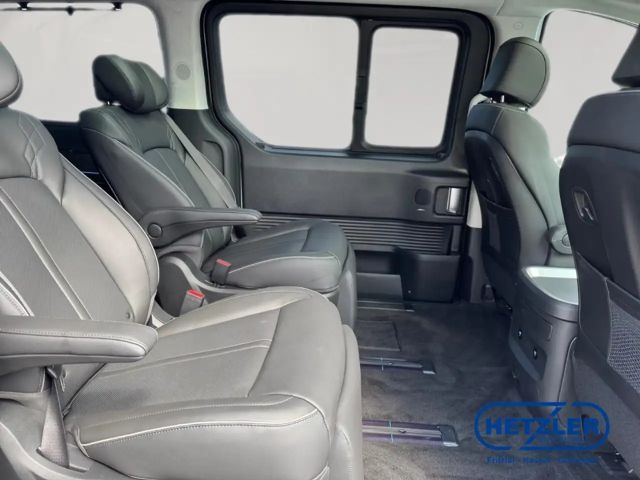 Hyundai Staria Signature