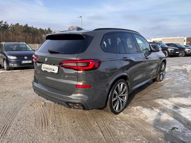 BMW X5 M50i