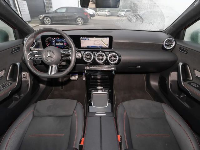 Mercedes-Benz A 220 4MATIC AMG Line