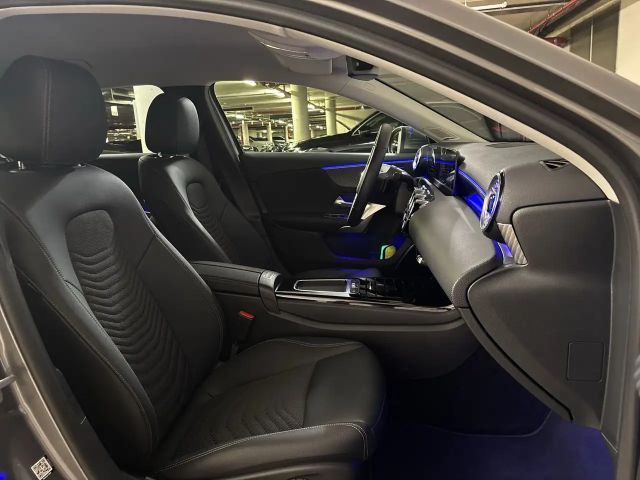 Mercedes-Benz A 180 Limousine PTS Cam Navi Wide AHK LED SHZ