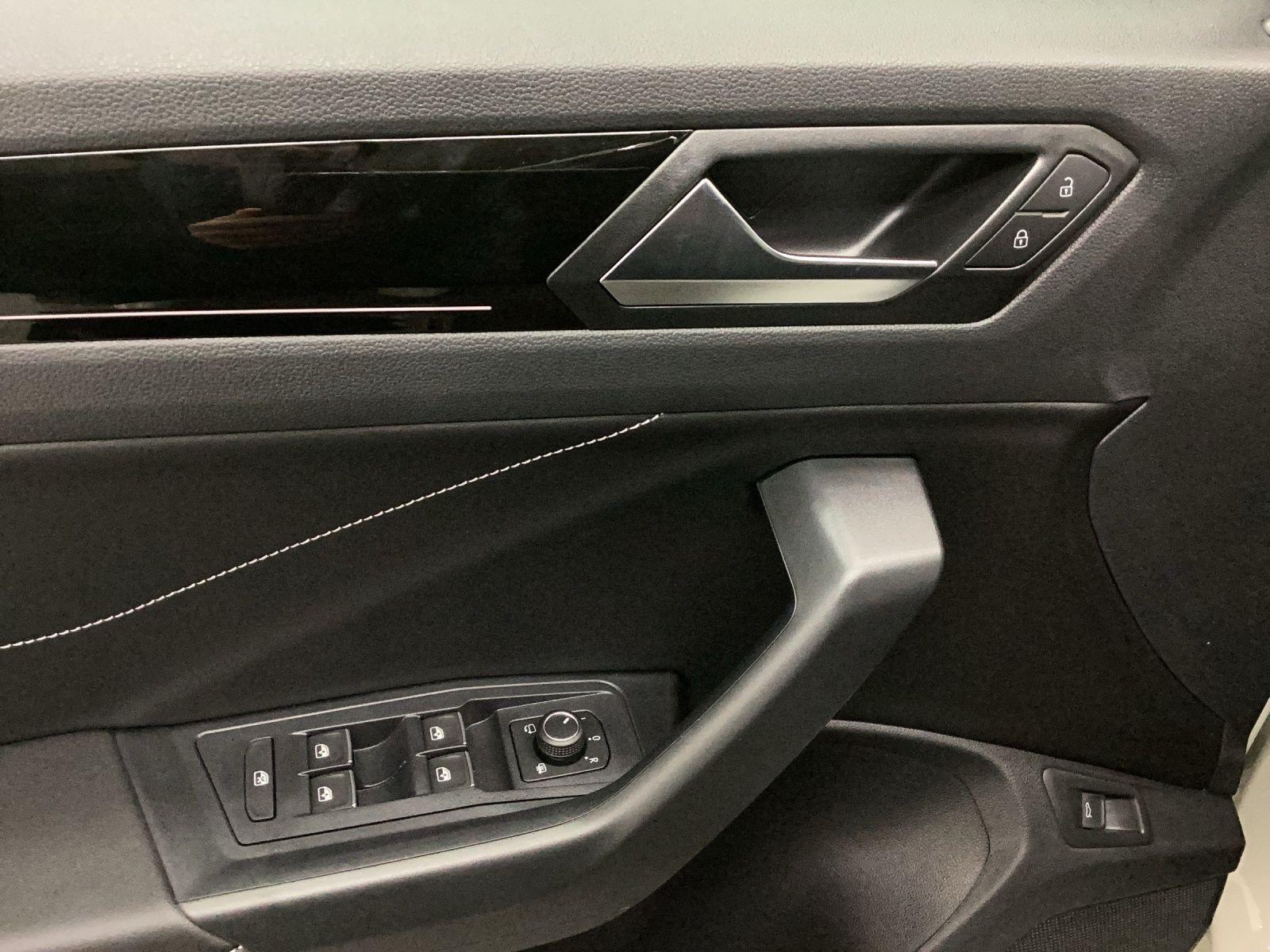 Volkswagen T-Roc 1.5 TSI DSG IQ.Drive R-Line