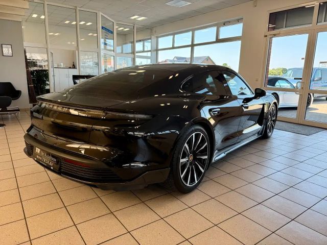 Porsche Taycan S Turbo