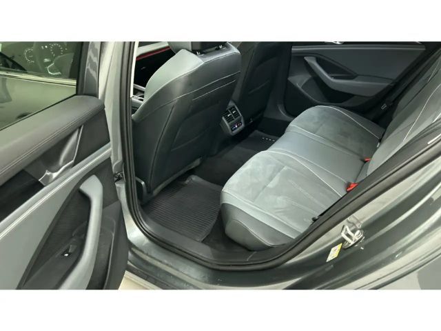 Volkswagen Passat 1.5 eTSI Business Variant