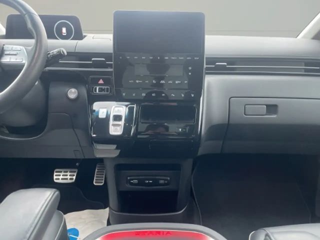 Hyundai Staria Signature