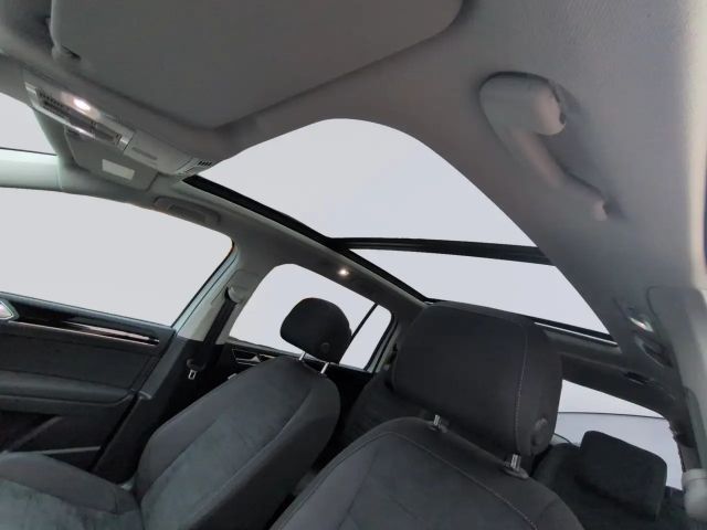 Volkswagen Touran 1.5 TSI DSG Highline