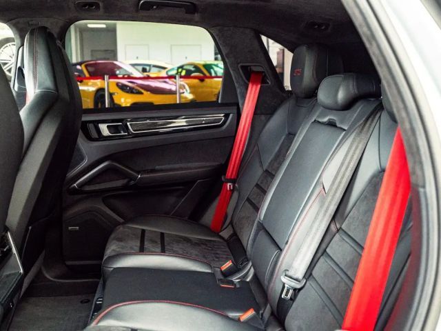 Porsche Cayenne GTS