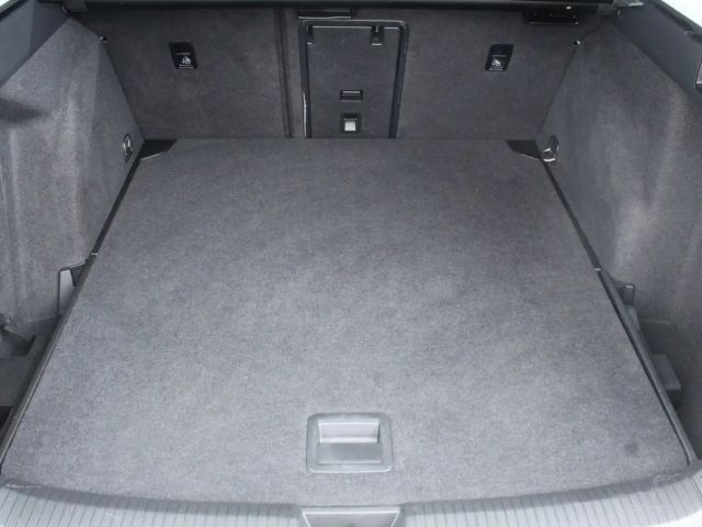 Volkswagen Golf Life Variant