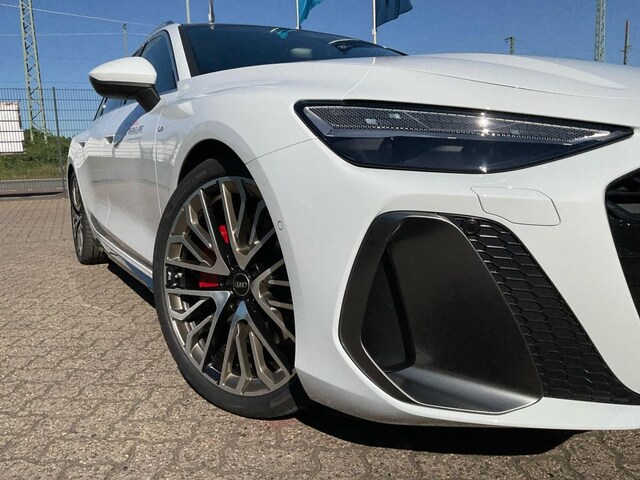 Audi A6 Avant Quattro S-Tronic