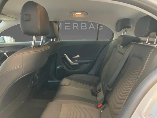 Mercedes-Benz A 180 A 180 d Progressive