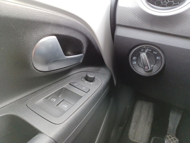 Volkswagen up! (12/AA)