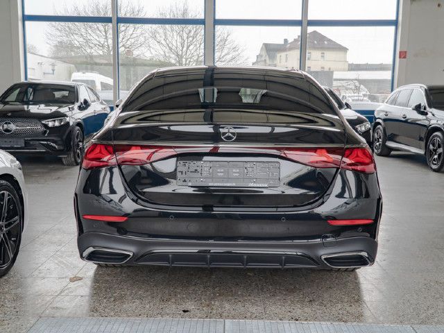 Mercedes-Benz E 200 Sedan