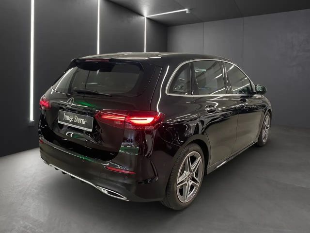 Mercedes-Benz B 200 AMG Line Sedan