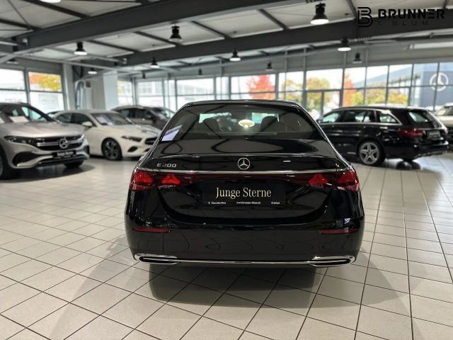 Mercedes-Benz E 200 AVANTGARDE Sedan