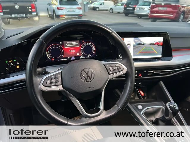 Volkswagen Golf Life Variant