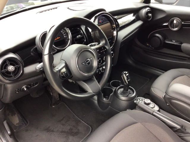 MINI Cooper Automatik 3t. Essential Trim