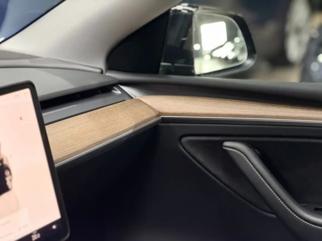 Tesla Model Y REAR WHEEL DRIVE - FULL WRAP - AUTOPILOT