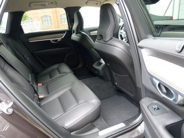 Volvo V90 Cross Country AWD Plus