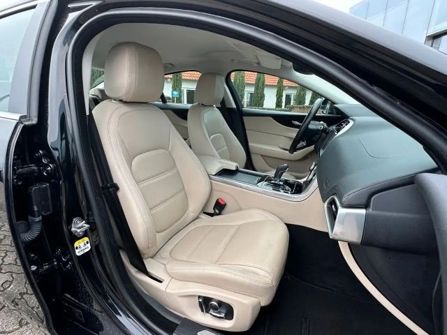 Jaguar XE P250 S
