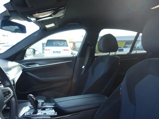 BMW 530 530e M-Sport Sedan xDrive