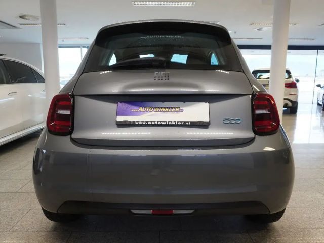 Fiat 500e Action