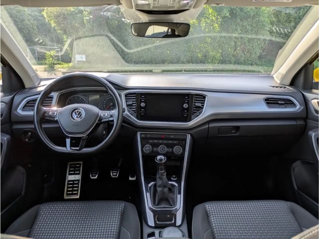 Volkswagen T-Roc Active Navi LED ACC SHZ Temp El. Heckklappe Apple
