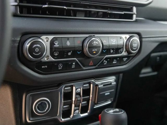 Jeep Wrangler Sahara