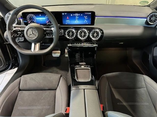 Mercedes-Benz CLA 200 AMG Line Coupé