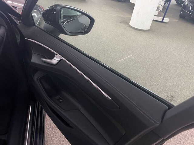 Audi A6 Avant Quattro S-Tronic