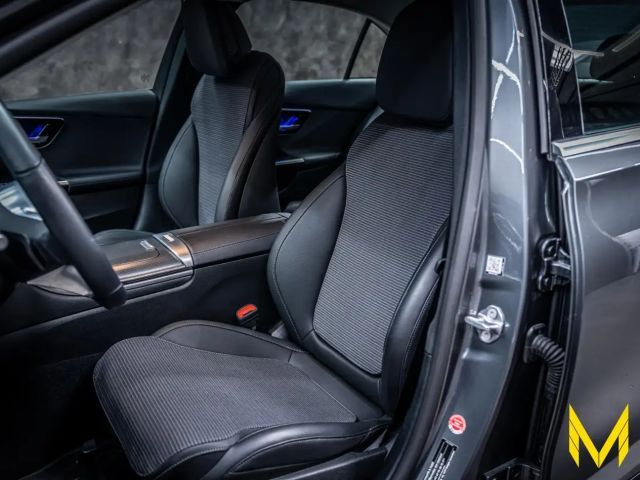 Mercedes-Benz C 200 AVANTGARDE Sedan