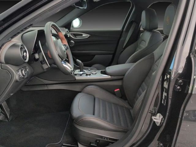 Alfa Romeo Giulia AT8 Q4