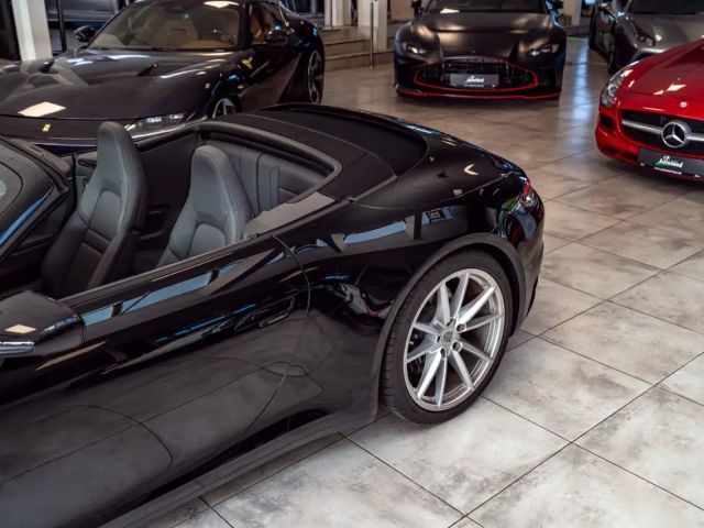 Porsche 992 Cabrio Carrera