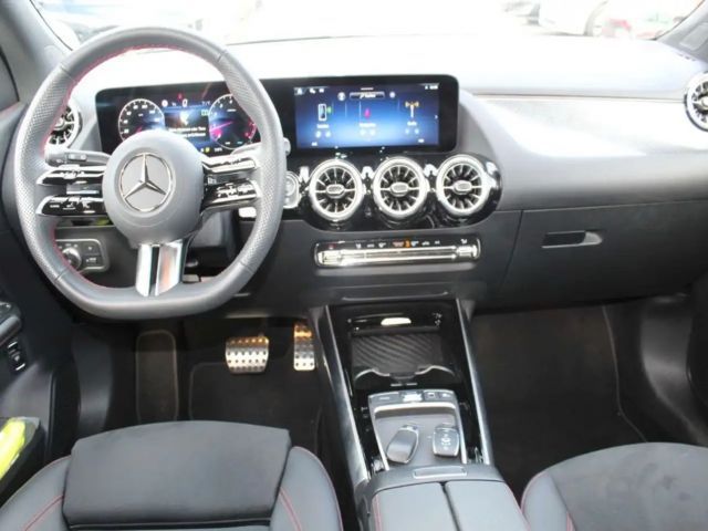 Mercedes-Benz GLA 200 AMG Line