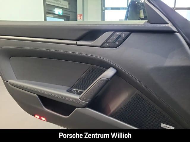 Porsche 992 4 Coupé GTS Targa