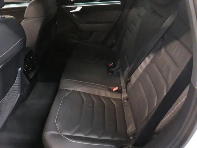 Volkswagen Touareg 4Motion R-Line Style