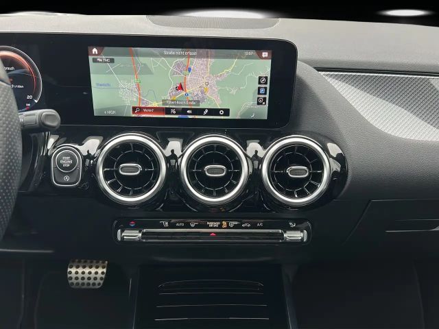 Mercedes-Benz GLA 200 AMG Line