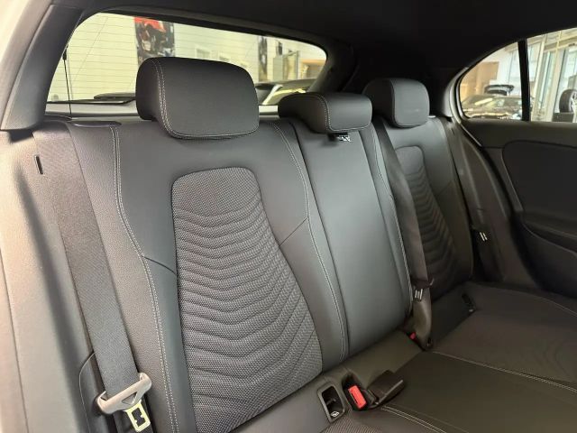 Mercedes-Benz A 200 DISTR+PANO+NIGHT+LED+KAMERA+CARPLAY+DAB