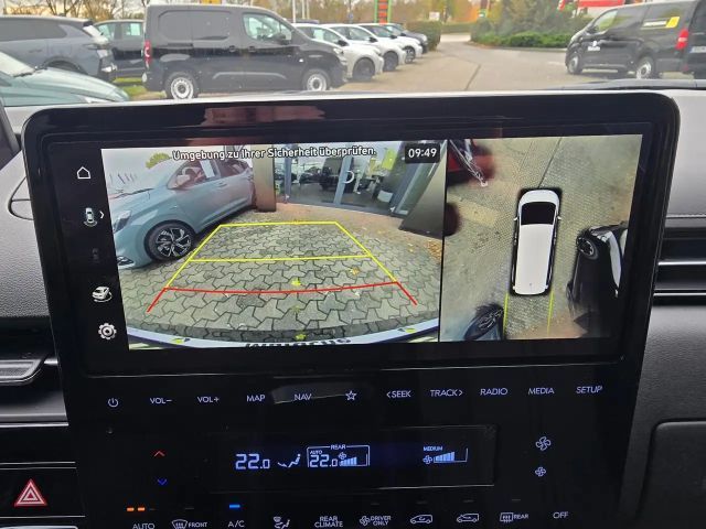 Hyundai Staria Signature