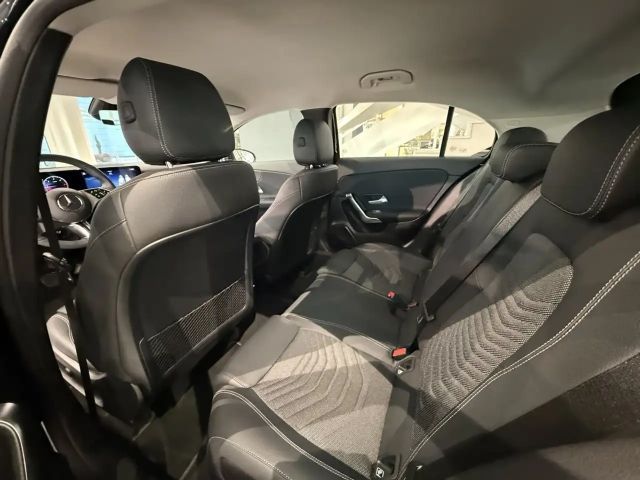 Mercedes-Benz A 200 A 200 d